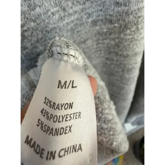 *WISHLIST* Oversized Cozy Gray Marled Knit V-Neck Sweater Women's Size M/L - Picture 7 of 7